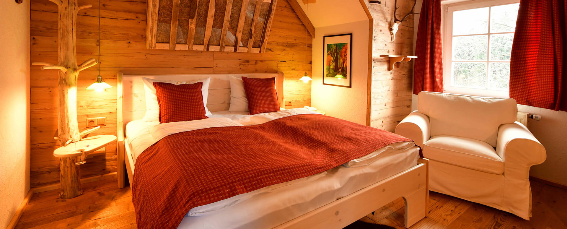 Gemütliches Hotelzimmer im Landhausstil im Landhotel Altes Zollhaus im Erzgebirge