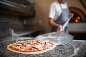 Baking pizza – Landhotel Altes Zollhaus