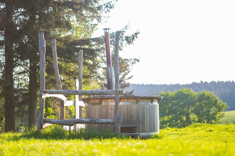 Outdoor hot tub – Landhotel Altes Zollhaus