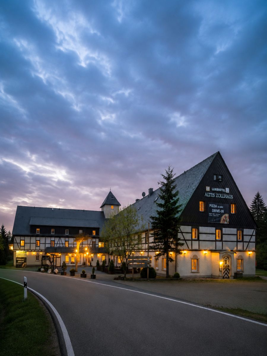 Landhotel Altes Zollhaus at dusk