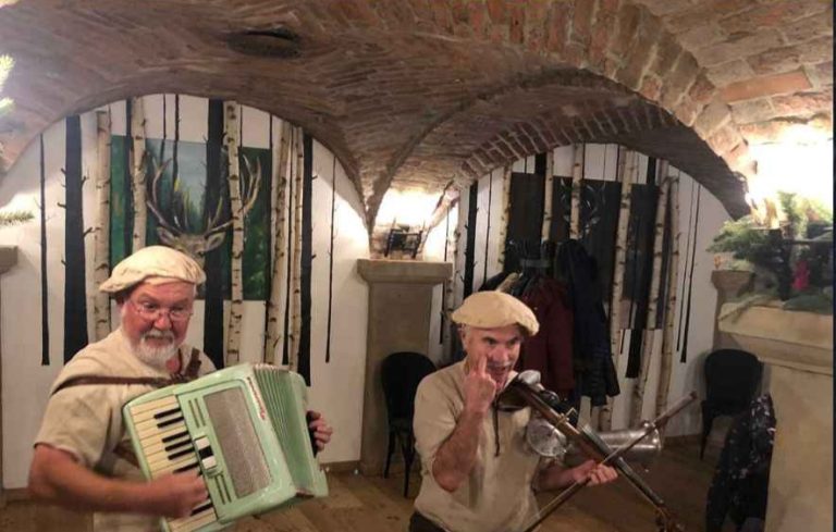 Smugglers’ feast at the Zollhaus – music, wit and good food