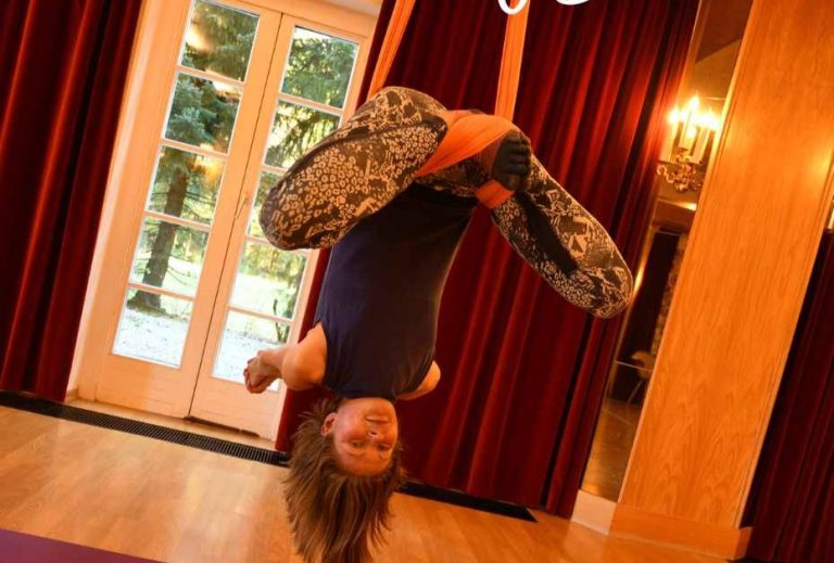 “Weightless to happiness” – aerial yoga workshop with Daniela Weißenborn in the Erzgebirge